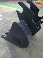 New 18 Inch Excavator Bucket Fits Kubota KX057 Quick Attach USA Attachments