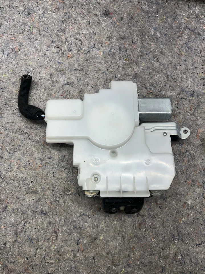 2013 - 2020 Nissan Pathfinder Tailgate Liftgate Trunk Lock Actuator Motor OEM - Image 2 of 4