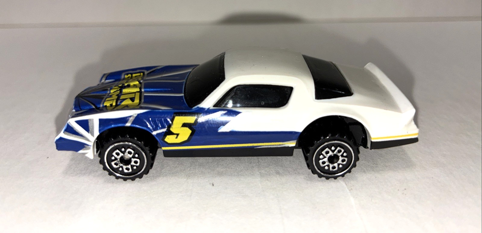 Hot Wheels Camaro Z28 Big Air Stunt Ramp