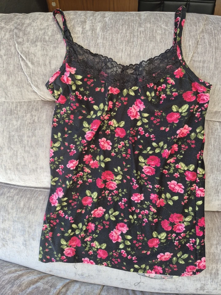 Camiseta sin mangas No Boundaries con ribete de encaje Y2k rosa negra coqueta romántica femenina talla M  Foto 3 de 4