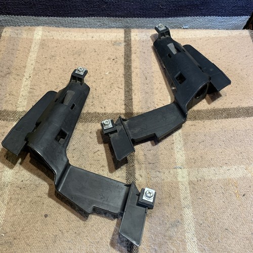 BMW E46 Halter  Rechts Und Links Scheinwerferhalter 324441120 / 32 444 1121
