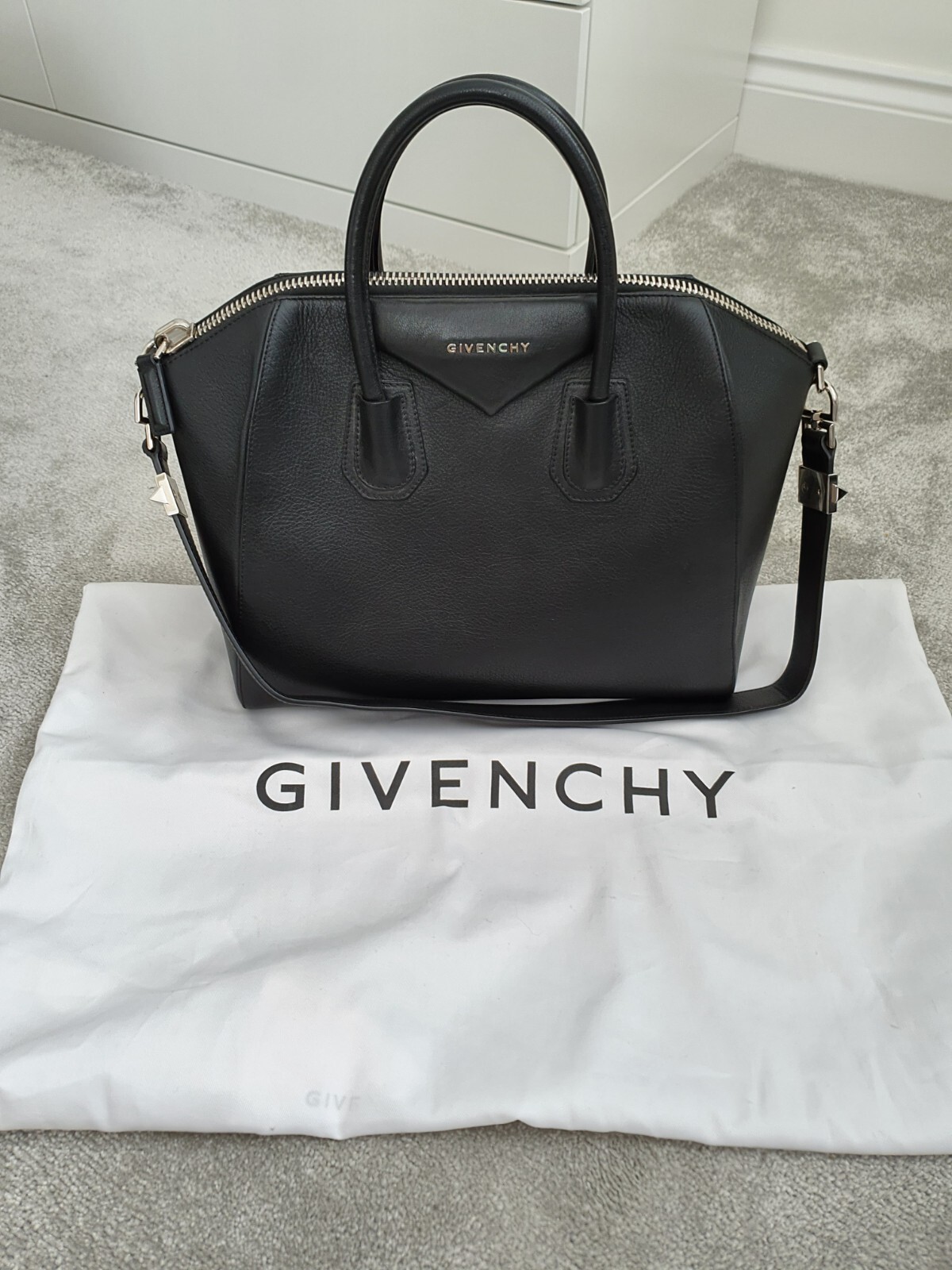 Givenchy Antigona - Medium 