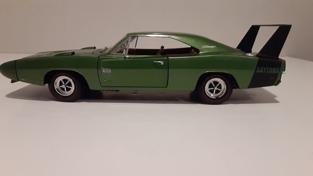 Ertl 1969 Dodge Daytona Charger  1/18