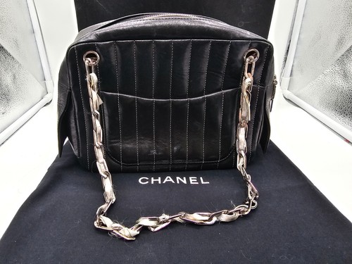 Bolso de Mano Chanel Mademoiselle Pequeño Cuero Acolchado Negro De Colección Usado con Certificado de Autenticidad - Imagen 5 de 23