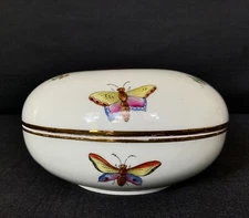 HEREND VICTORIA HAND PAINTED TRINKET BOX / BUTTERFLIES & FLOWERS