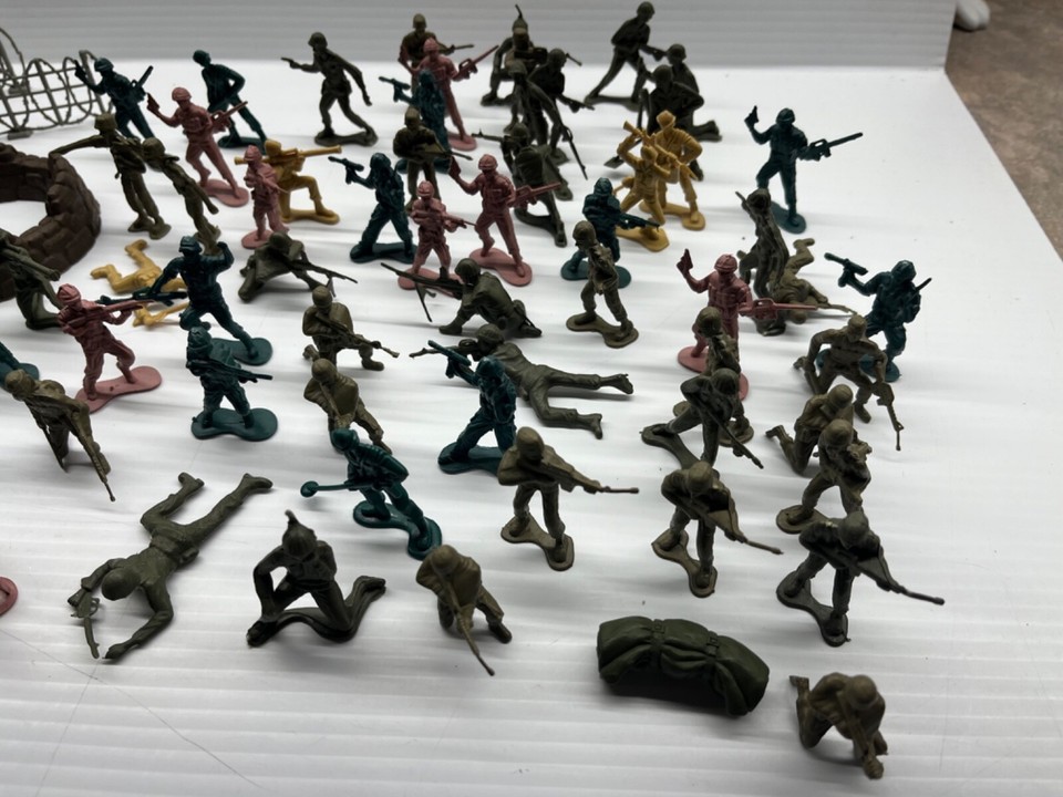 70+ PCS ARMY MEN TOY SOLDIERS MILITARY FORCE PLASTIC FIGURINE FIGURE eBay