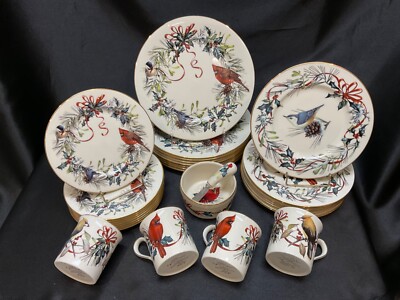 Lenox Winter Greetings Fine Ivory China Dinnerware Set 30 Piece