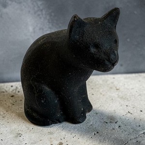 Nanbu Tekki Iwachu Japanese Cast Iron Paperweight Black Sitting Cat Figurine