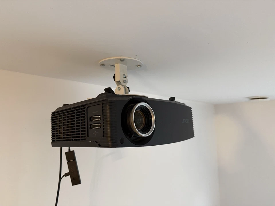 Beamer Heimkino Acer P7200i Full HD - Bild 2 von 4