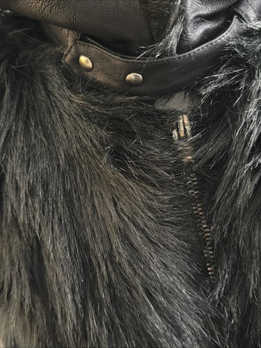 Chaqueta de cuero sintético negra vegana en blanco de Nueva York con cuello de piel sintética - Talla M - Para mujer - Imagen 2 de 11