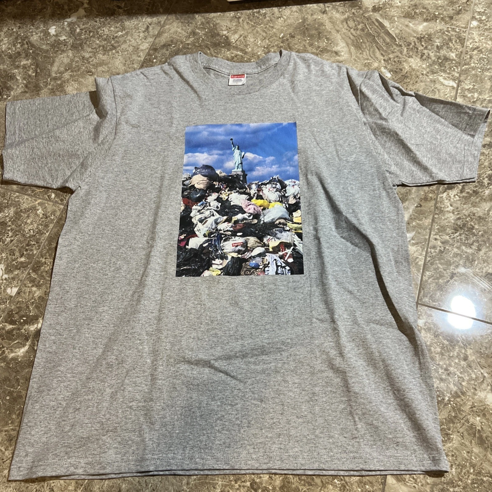 T shirt Supreme American Trash taille L gris bruyère FW22 Supreme New York