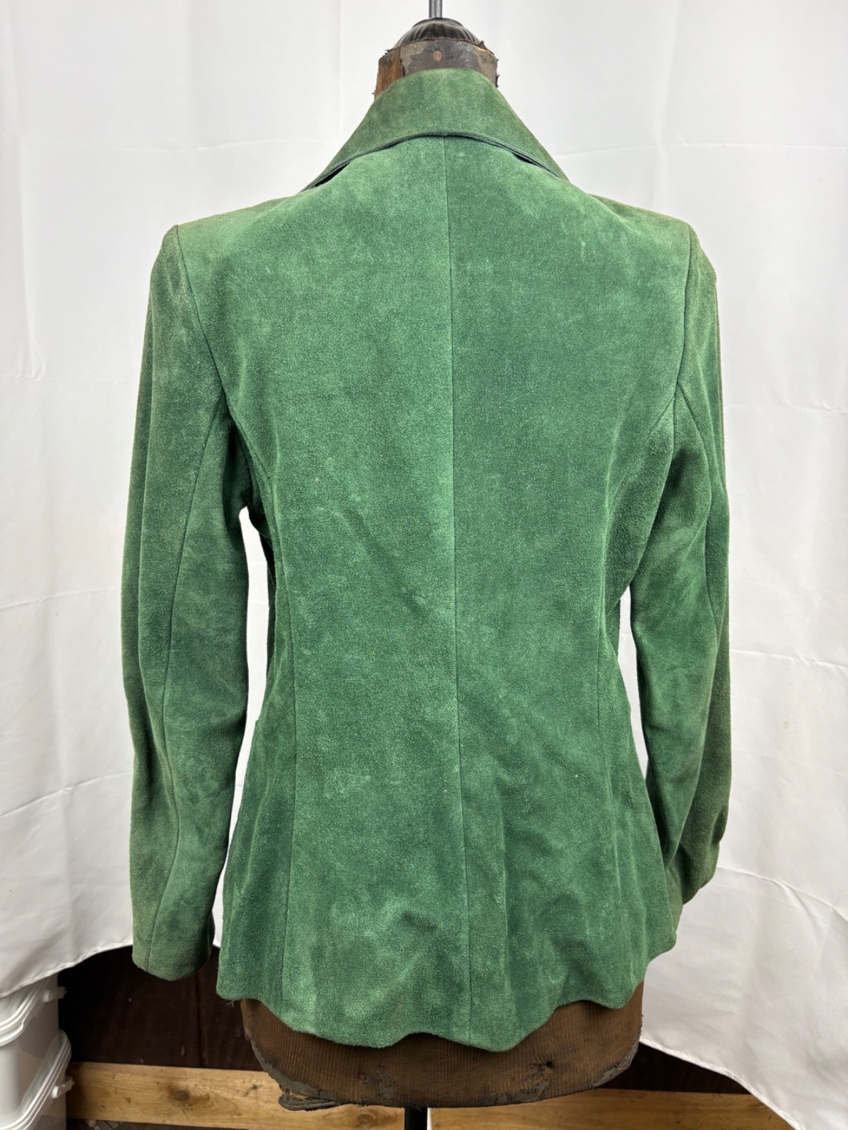 Vintage green suede skirt and blazer suit - image 5