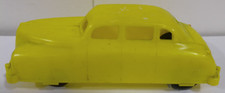 RENWALL PLASTIC 4" YELLOW 4 DOOR SEDAN 1/48 SCALE MADE IN USA