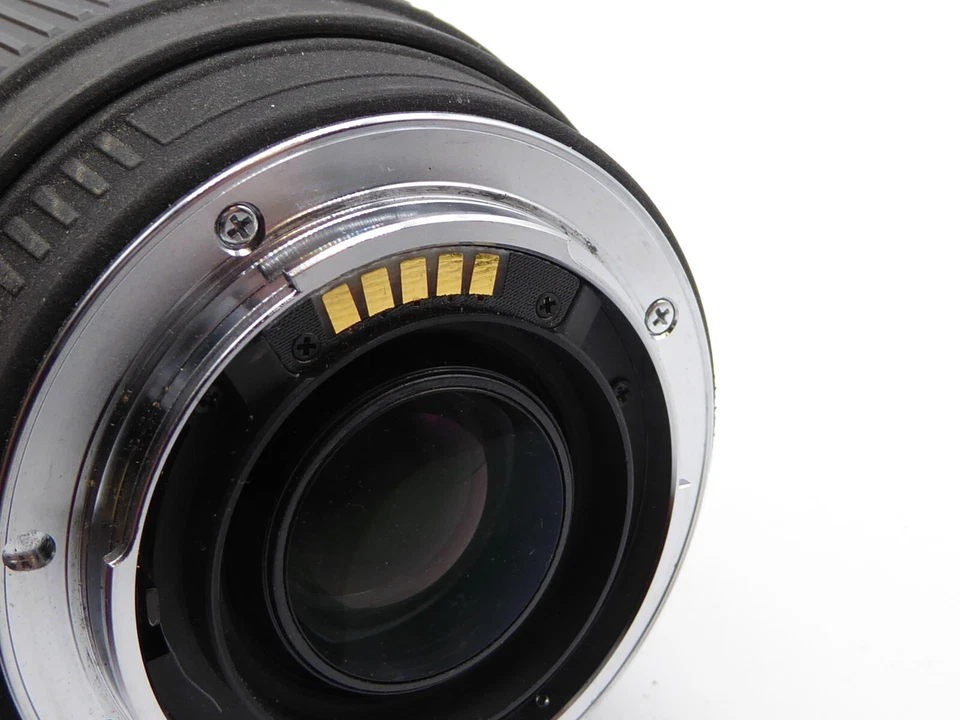 Sigma 70-300mm F4-5.6 DG Macro Autofocus Telephoto Zoom Lens for Minolta Sony A  - Image 3 of 4