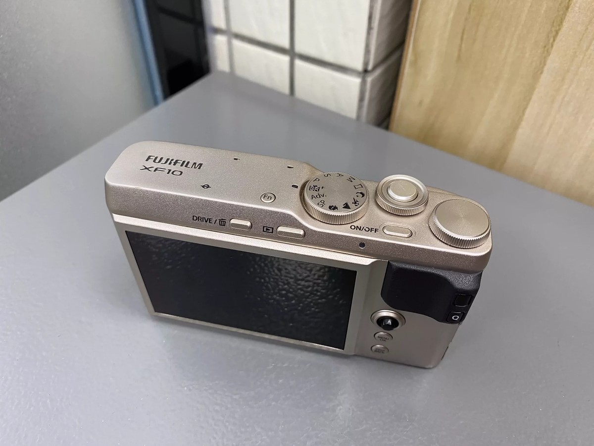 Fujifilm Fuji XF10 24.2MP Digital Camera Champagne Gold Used