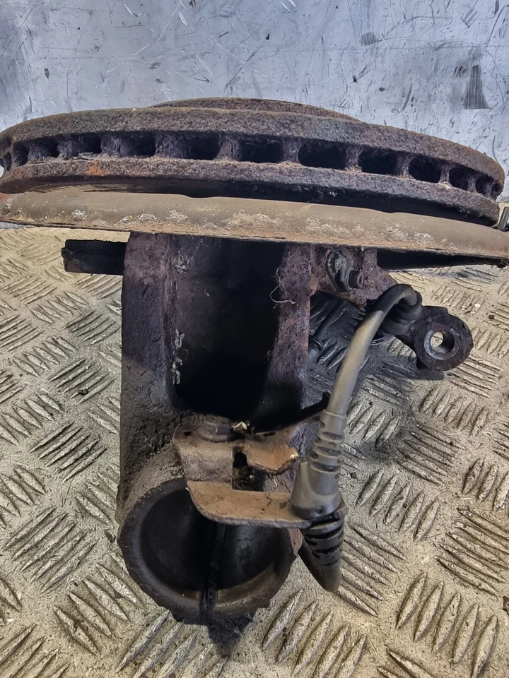 VOLKSWAGEN CADDY C20+ BUJE NUDILLO DELANTERO DERECHO 2,0 L HOMBRE DSL PANEL FURGONETA 2009 Foto 3 de 4