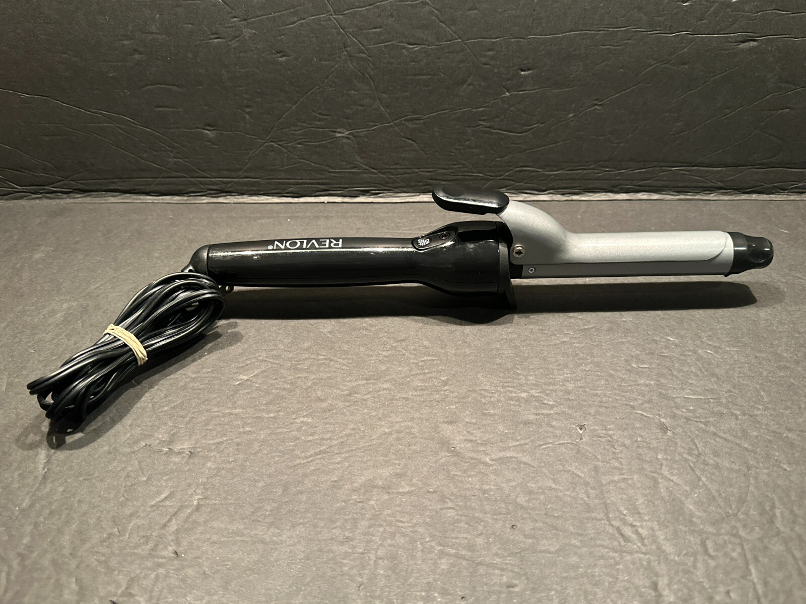 Revlon 1 Inch Perfect Heat Ceramic Curling Iron with Protective Cover RV051-image