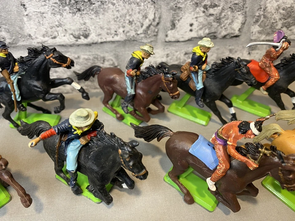 BRITAINS LTD 1971 Cowboys & Indians Civil War Bundle - Horses - Figures -canoes. - Image 4 of 4