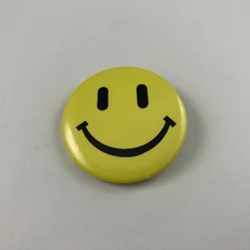 Vintage CLASSIC YELLOW SMILEY FACE Button, Pinback