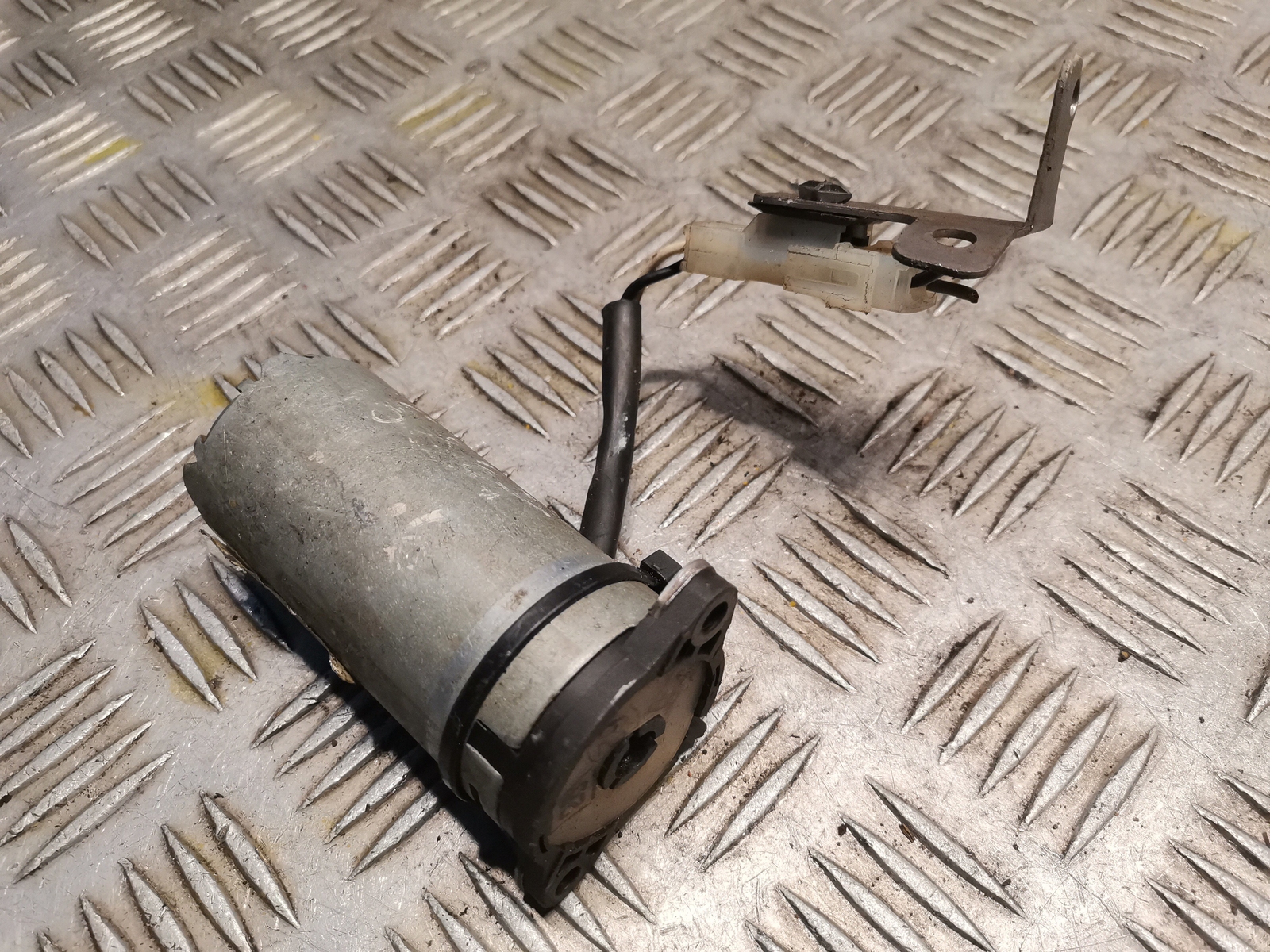 BMW X5 E53 Stellantrieb Lehnenverstellung 8251615 52108251615  