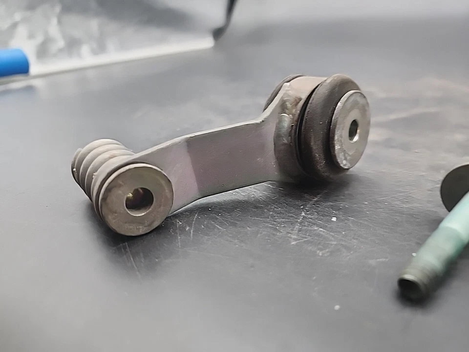 Audi S4 2004 2005 2006 4,2 Quattro suspensión de montaje de escape 8E0253295C J8-198 Foto 3 de 4