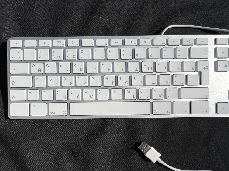 Apple A1243 Aluminium Keyboard with Numeric Keypad - Russian - VGC (MB110RS/B) - Image 2 of 4