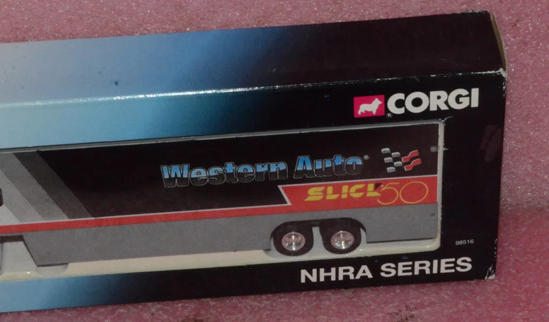 Camión Corgi NHRA Series Al Hofmann Kenworth Western Auto Slick 50 1/64. Foto 3 de 4