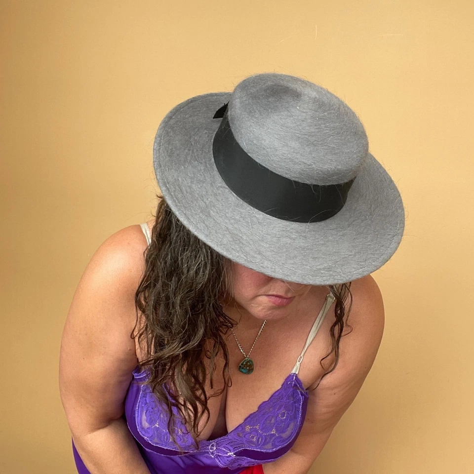 Sombrero plano vintage de cachemir gris años 80 Foto 3 de 4