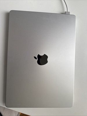 MacBook Pro M5 14 Zoll 16 GB RAM 512 GB SSD Sehr Guter Zustand Wie Neu Silber