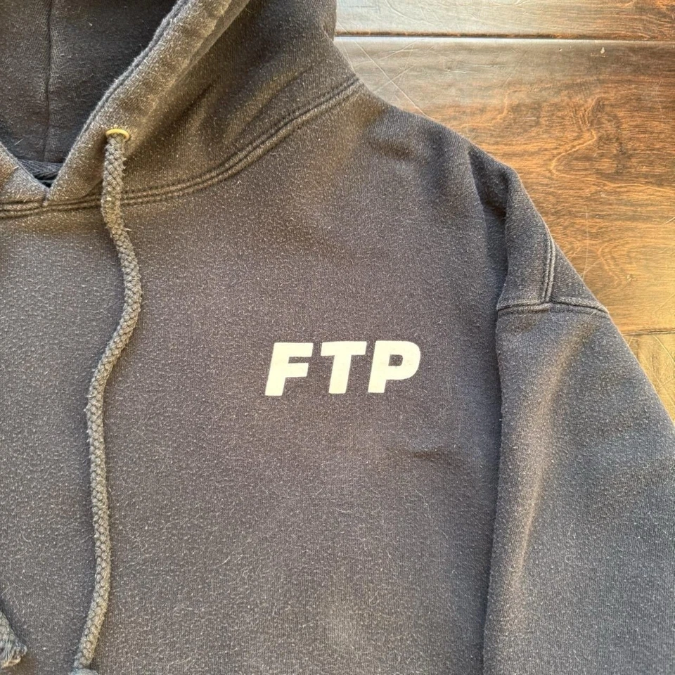 Sudadera con capucha FTP 2017 azul marino sobre blanco con logotipo grande usada Suicide Boys Foto 4 de 4
