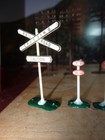 VINTAGE TYCO HO SCALE ACCESSORIES - 26 TELEPHONE POLES, 8 RAILROAD SIGNS — photo 4