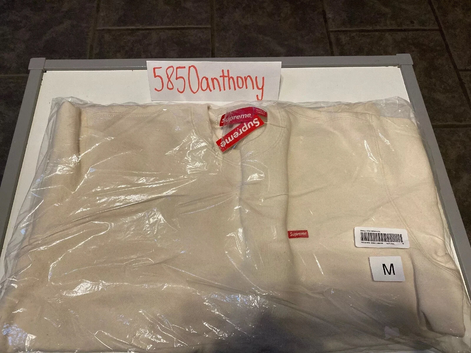 Supreme Natural petite boîte logo crewneck taille MOYENNE 100 % authentique.