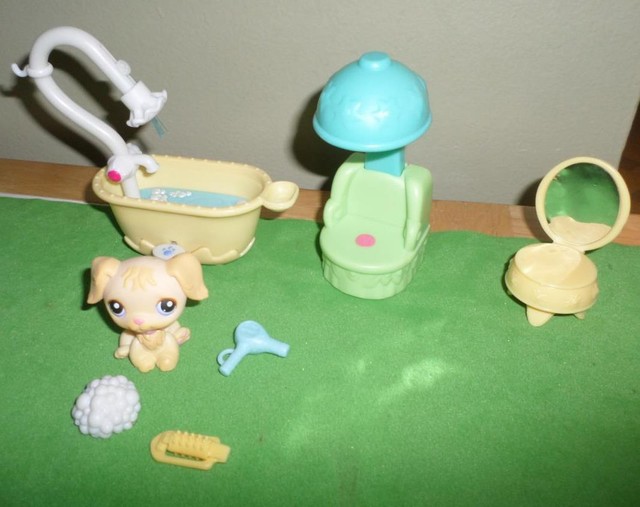 Littlest Pet Shop Golden Retriever 268 Bathtub Accessories LOT Salon