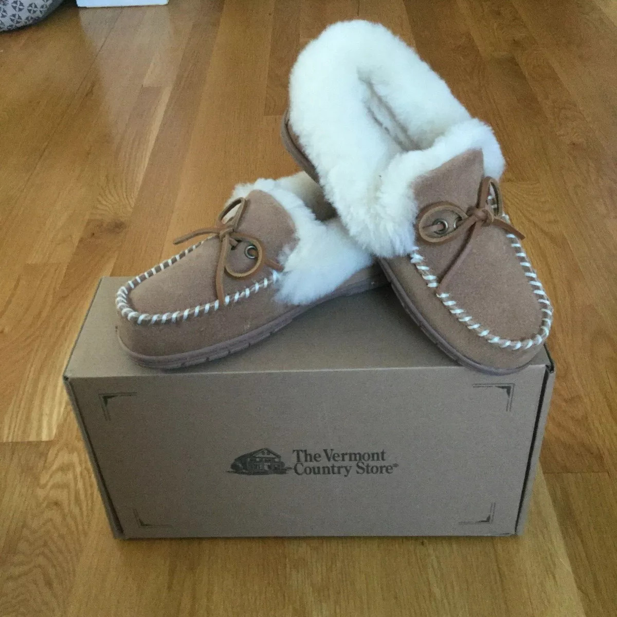 The Vermont Country Store Womens Sheepskin Moccasins Slippers Size