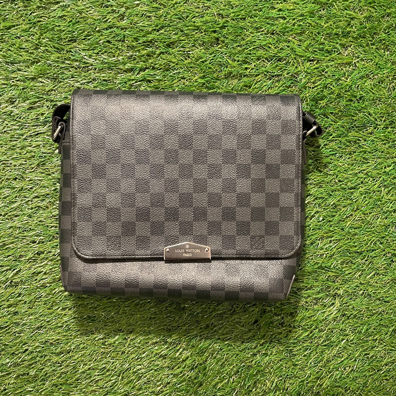 Louis Vuitton District NM Messenger Bag Damier Graphite PM Black image 2