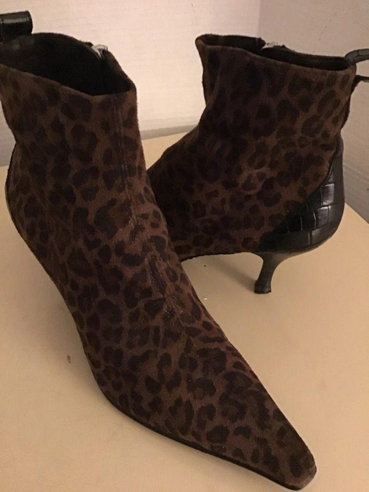 Donald Pliner Women Leopard Suede Heel Boots size 6.5 Euro 37.5 - Image 4 of 4