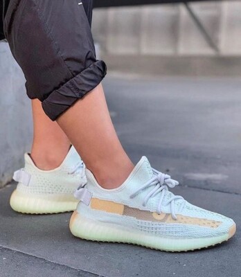 adidas YEEZY Boost 350 V2 adidas YEEZY Boost 350 V2
