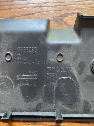 2004-2006 Volvo s40 Lower Dash Cover Knee Guard FUSE BOX COVER KICK PANEL - Picture 4 of 4