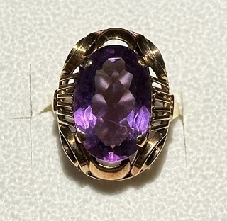 585er Gelbgoldring mit einem wunderschönen großen Amethyst 14K