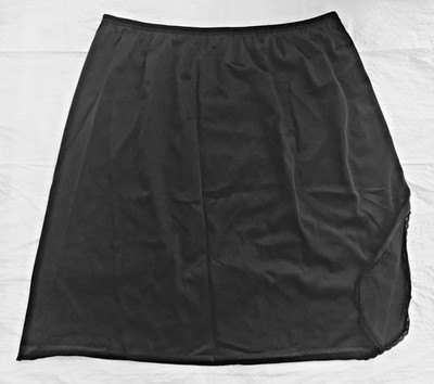 VTG VASSARETTE black half slip ladies  SZ med 18  short mini style Style 11-122