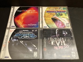 sega dreamcast console bundle W/ 2 Controllers , 2 VMU & Games Resident Evil 3