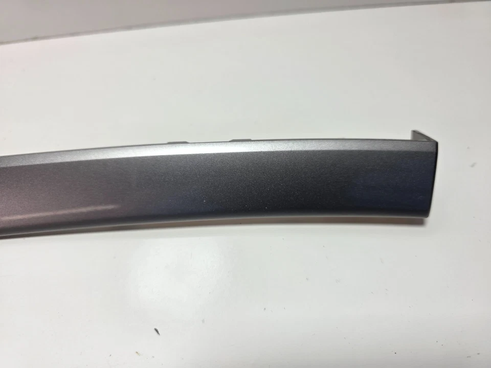 Оригинальные серебристые накладные панели для левой и правой приборной панели Toyota Avalon 2005-2010 годов выпуска - Изображение 4 из 4