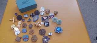 Bundle of Vintage Pin Badges Brooches Cap Badges Buttons Girl Guides Scouts Etc