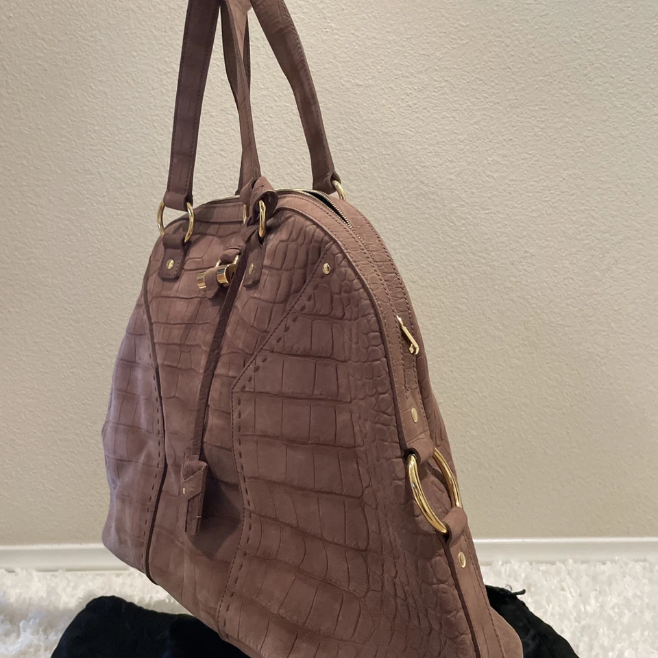 Bolso de mano Yves Saint Laurent YSL Muse herrajes dorados tachuelas inferiores  Foto 2 de 4