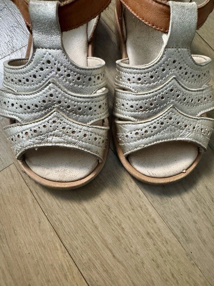 MANUELA DE JUAN niñas pequeñas cuero tostado coñac dorado Mary Jane sandalias EU 22 Foto 2 de 4