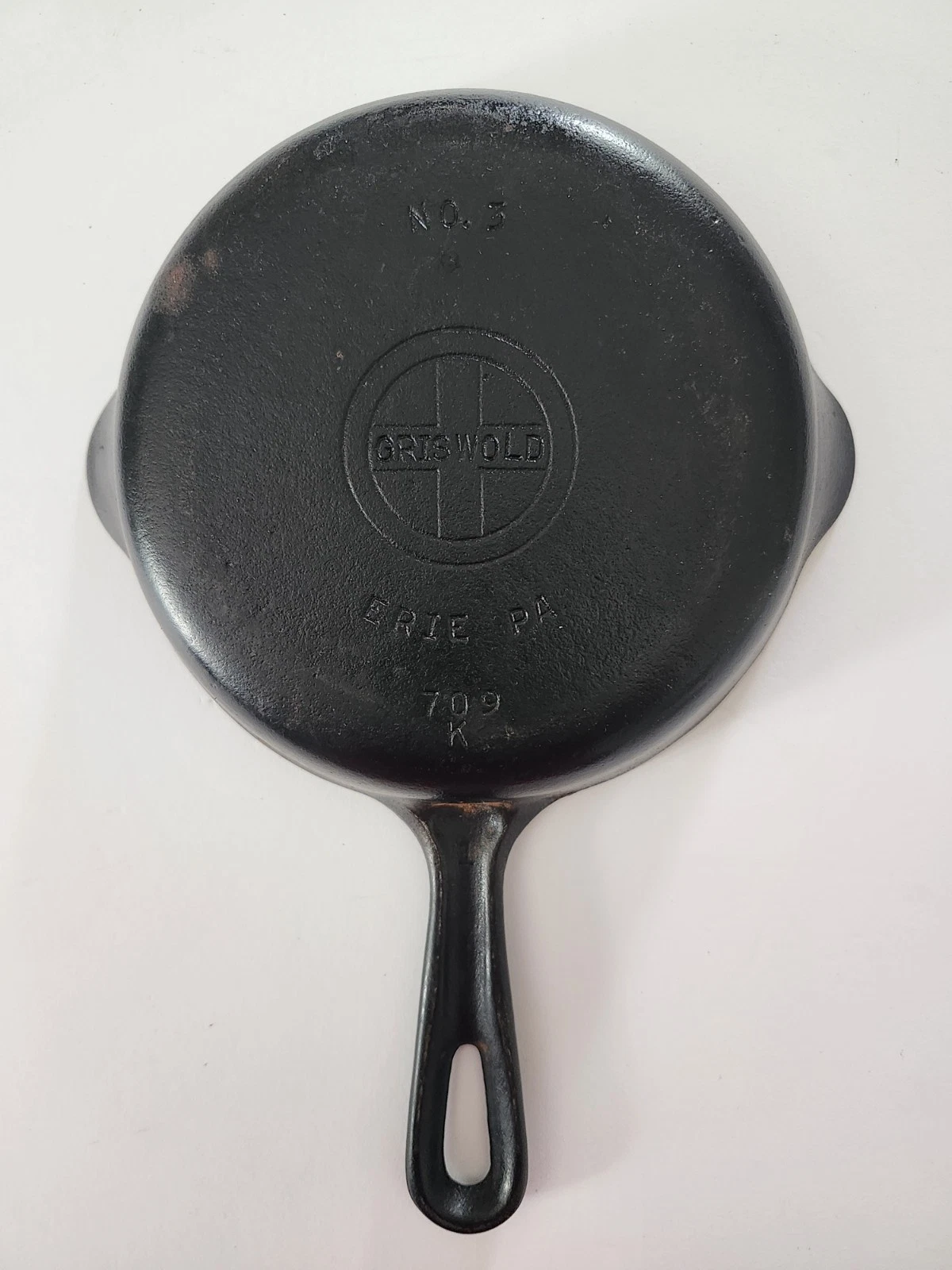 VINTAGE CAST IRON GRISWOLD NO. 3 SKILLET WITH DUAL SPOUTS ERIE, PA - 709K 709 K
