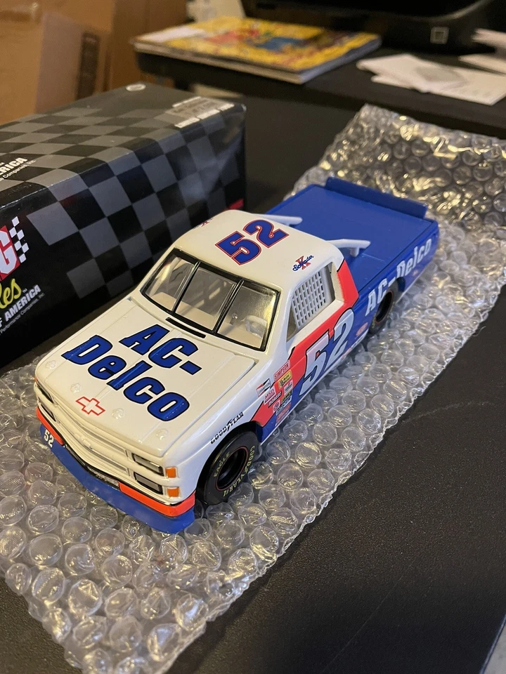 Ken Schrader #52 AC Delco 1995 Chevrolet Race Truck NASCAR 1:24 NEW - Image 2 of 4