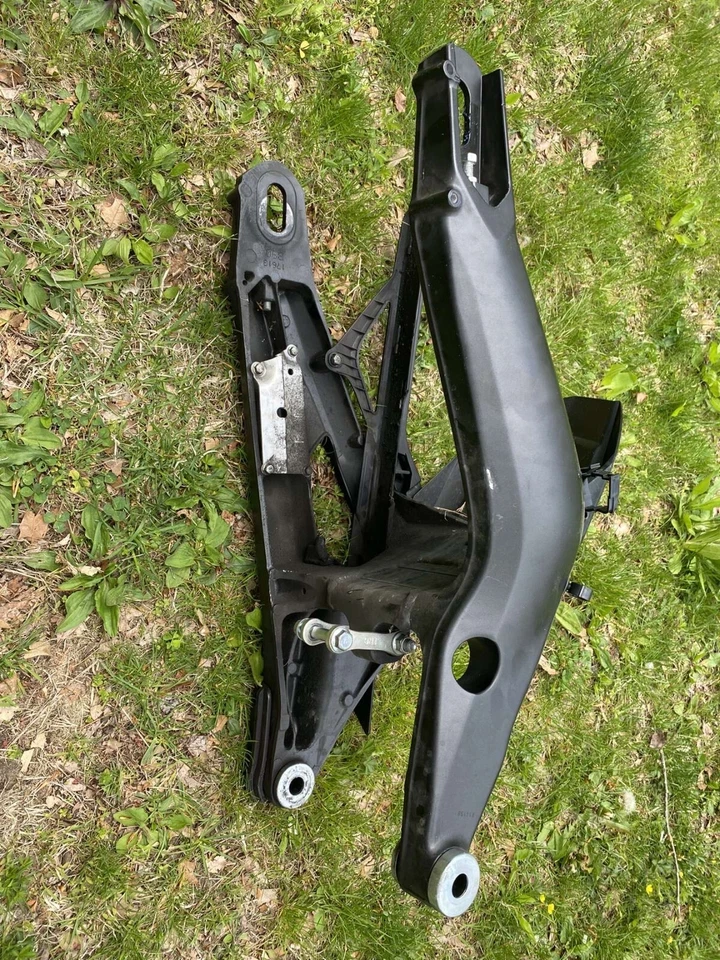   Yamaha MT09 2018 brazo oscilante montaje completo Foto 2 de 4