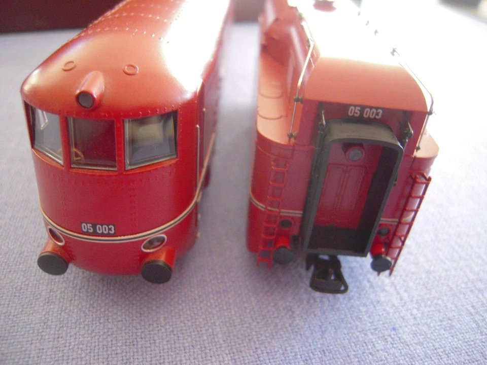 Liliput L131541- Stromlinienlok BR 05 003 DRG- limitiert Holzkassette- neuwertig - Bild 4 von 4