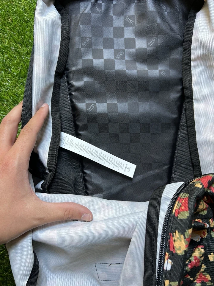 Mochila Vans X Nintendo Super Mario Bros. Old Skool II leve 8 bits retrô - Imagem 3 de 3